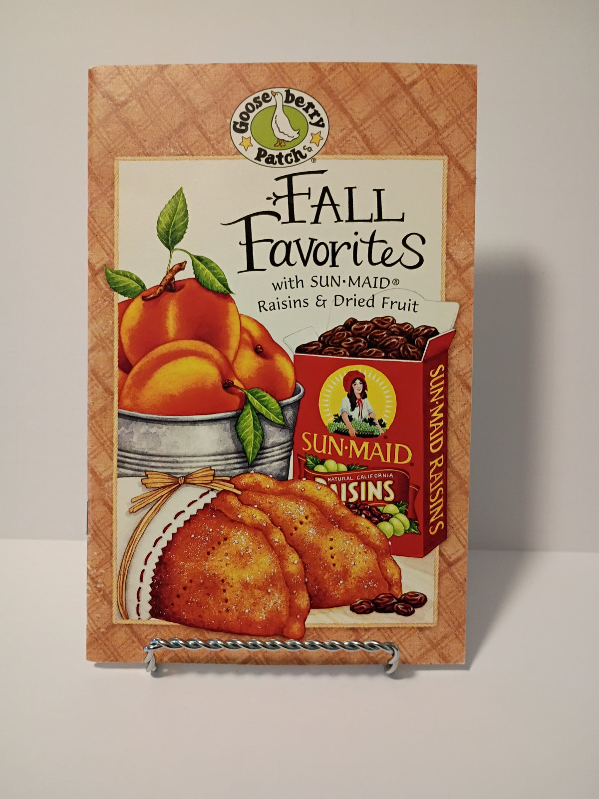 Gooseberry Patch Fall Favorites with Sun-Maid Raisins & Dried Fruit Cookbook