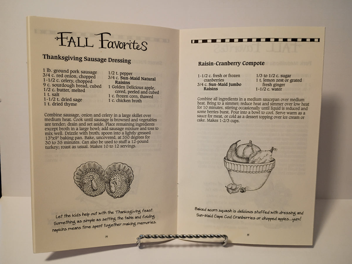 Gooseberry Patch Fall Favorites with Sun-Maid Raisins & Dried Fruit Cookbook